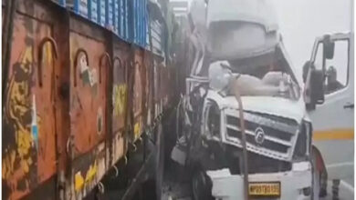 वाहनों के आपस में टकराने से दो की मौत, 15 घायल