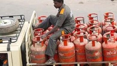 नए साल से पहले खुशखबरी! 39 रुपये सस्ता हुआ LPG सिलेंडर