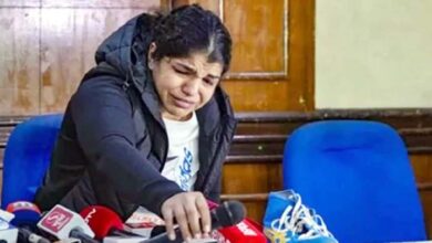 रोते हुए साक्षी मलिक ने कुश्ती से लिया संन्यास