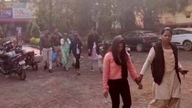 लड़कियों के गैंग ने महिला को घर में बंधक बनाकर दिनदहाड़े की लाखों लूट लड़कियों के गैंग ने महिला को घर में बंधक बनाकर दिनदहाड़े की लाखों लूट