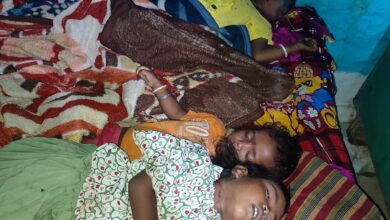 अवैध संबंध के शक मे पति ने पत्नी समेत तीन बच्चों को उतारा मौत के घाट