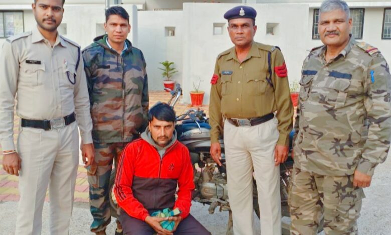 अंतर्राज्यीय गाँजा तस्कर पुलिस के हत्थे चढ़ा अंतर्राज्यीय गाँजा तस्कर पुलिस के हत्थे चढ़ा
