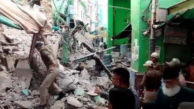 दरगाह के सामने इमारत ढही, रेस्क्यू जारी