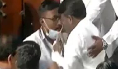 अजित पवार के सामने बीजेपी विधायक ने एनसीपी विधायक को मारा थप्पड़