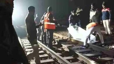 Train Accident : ट्रेन की चपेट में आने से 4 मजदूरों की मौत