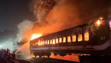 चुनाव से पहले उपद्रवियों ने ट्रेन में लगाई आग, 5 की मौत
