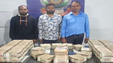 लोकसभा चुनाव से पहले भिलाई में कार से 2 करोड़ 64 लाख कैश बरामद लोकसभा चुनाव से पहले भिलाई में कार से 2 करोड़ 64 लाख कैश बरामद