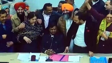 Chandigarh Mayor Election : भाजपा के सामने I.N.D.I.A गठबंधन हुआ ढेर, पार्षदों ने जमकर काटा बवाल Chandigarh Mayor Election : भाजपा के सामने I.N.D.I.A गठबंधन हुआ ढेर, पार्षदों ने जमकर काटा बवाल