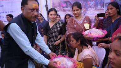 मुख्यमंत्री विष्णु देव साय ने शिशुओं को कराया अन्नप्राशन मुख्यमंत्री विष्णु देव साय ने शिशुओं को कराया अन्नप्राशन