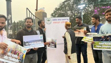 युवा कांग्रेस ने हसदेव वनक्षेत्र में जंगलों की कटाई के विरोध रायपुर में चलाया हस्ताक्षर अभियान युवा कांग्रेस ने हसदेव वनक्षेत्र में जंगलों की कटाई के विरोध रायपुर में चलाया हस्ताक्षर अभियान