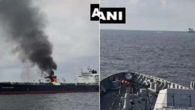 ब्रिटिश तेल टैंकर पर हूती का हमला, बचाव अभियान में लगी भारतीय नौसेना ब्रिटिश तेल टैंकर पर हूती का हमला, बचाव अभियान में लगी भारतीय नौसेना