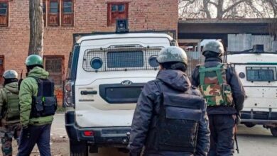 जम्मू-कश्मीर में सेना की गाड़ी पर आतंकी हमला, सर्च ऑपरेशन जारी जम्मू-कश्मीर में सेना की गाड़ी पर आतंकी हमला, सर्च ऑपरेशन जारी