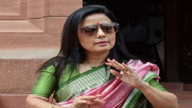 महुआ मोइत्रा को लगा एक और झटका, तुरंत सरकारी बंगला खाली करने को कहा गया