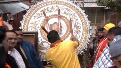 गुजरात से 500 किलो का नगाड़ा अयोध्या पहुंचा, कन्नौज से आया गुलाबी इत्र