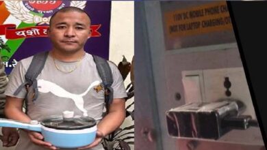 रेल के मोबाइल चार्जिंग प्वाइंट में यात्री को भारी पड़ा इलेक्ट्रिक केतली लगाना, गिरफ्तार