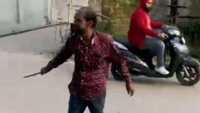 राजधानी में चापर लहराते बदमाश ने फैलाई दहशत, गिरफ्तार राजधानी में चापर लहराते बदमाश ने फैलाई दहशत, गिरफ्तार