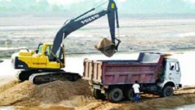 अवैध रेत परिवहन करते पाए जाने पर खनिज विभाग ने 4 वाहन और 2 जेसीबी किया सीज