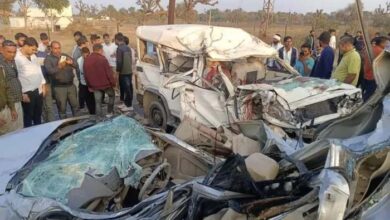 भीषण सड़क हादसा, कार और बोलेरो के बीच जोरदार टक्कर, 7 लोगों की मौत