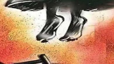 दहेज के लिए पति ने की मारपीट, महिला ने फांसी लगाकर दी जान