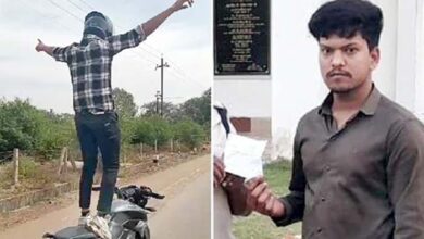 BHILAI : चलती बाइक पर युवक ने किया खतरनाक स्टंट, पुलिस ने काटा चालान