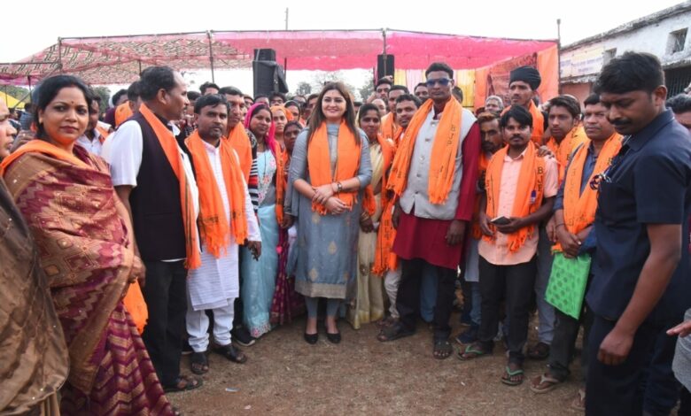 कांग्रेस पार्टी को लगा झटका, विधायक की उपस्थिति में बड़ी संख्या में कार्यकर्ताओं ने किया भाजपा प्रवेश कांग्रेस पार्टी को लगा झटका, विधायक की उपस्थिति में बड़ी संख्या में कार्यकर्ताओं ने किया भाजपा प्रवेश