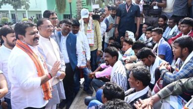 हिड़मा के गाँव के लोगों को मुख्यमंत्री ने दिखाया लोकतंत्र का मंदिर हिड़मा के गाँव के लोगों को मुख्यमंत्री ने दिखाया लोकतंत्र का मंदिर