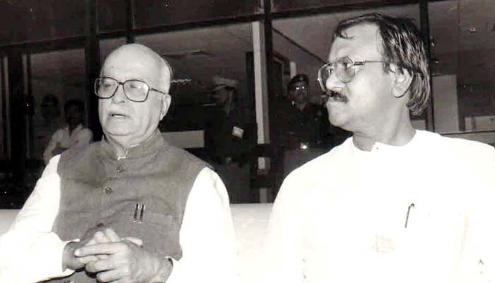 आडवाणी को भारत रत्न दिए जाने के सरकार के निर्णय का बृजमोहन ने किया स्वागत आडवाणी को भारत रत्न दिए जाने के सरकार के निर्णय का बृजमोहन ने किया स्वागत