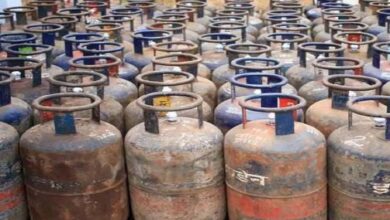 LPG Price Hike: рдмрдЬрдЯ рд╡рд╛рд▓реЗ рджрд┐рди рдорд╣рдВрдЧрд╛рдИ рдХрд╛ рддрдЧрдбрд╝рд╛ рдЭрдЯрдХрд╛, рд╕рд┐рд▓реЗрдВрдбрд░ рдХреЗ рджрд╛рдореЛрдВ рдореЗ рд╣реБрдИ рдмреЭреЛрддрд░реА LPG Price Hike: рдмрдЬрдЯ рд╡рд╛рд▓реЗ рджрд┐рди рдорд╣рдВрдЧрд╛рдИ рдХрд╛ рддрдЧрдбрд╝рд╛ рдЭрдЯрдХрд╛, рд╕рд┐рд▓реЗрдВрдбрд░ рдХреЗ рджрд╛рдореЛрдВ рдореЗ рд╣реБрдИ рдмреЭреЛрддрд░реА