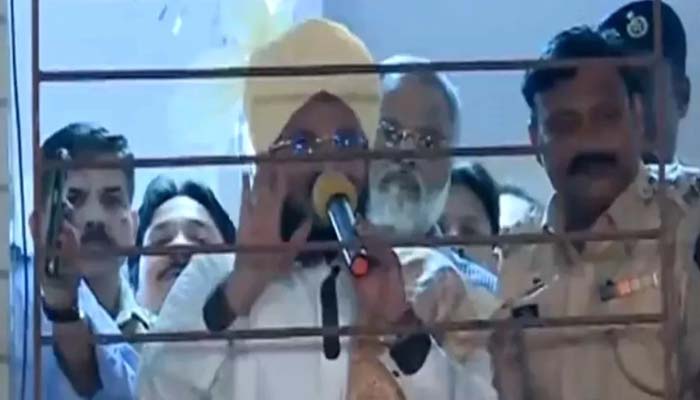 मौलाना सलमान अजहरी ने दिया था भड़काऊ भाषण, अब पुलिस किया गिरफ्तार मौलाना सलमान अजहरी ने दिया था भड़काऊ भाषण, अब पुलिस किया गिरफ्तार