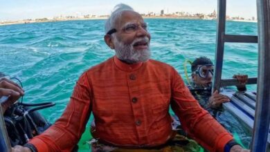 समंदर में डूबी द्वारका नगरी तक पहुंचे प्रधानमंत्री मोदी समंदर में डूबी द्वारका नगरी तक पहुंचे प्रधानमंत्री मोदी