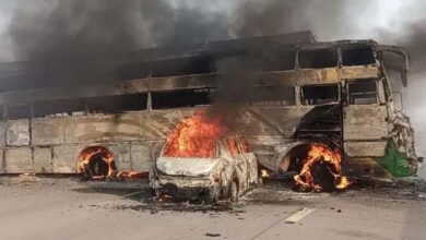बस से टकराई कार में लगी आग, 5 लोगों की जिंदा जलकर मौत बस से टकराई कार में लगी आग, 5 लोगों की जिंदा जलकर मौत
