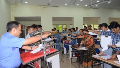 कलेक्टर गौरव सिंह ने संकुल समन्वयकों को दिलाई मतदाता जागरूकता की शपथ कलेक्टर गौरव सिंह ने संकुल समन्वयकों को दिलाई मतदाता जागरूकता की शपथ
