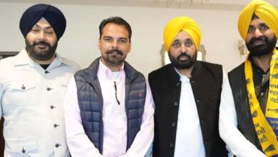 लोकसभा चुनाव से पहले शुरू हुआ दल-बदल का खेल, AAP में शामिल हुए कांग्रेस के पूर्व विधायक लोकसभा चुनाव से पहले शुरू हुआ दल-बदल का खेल, AAP में शामिल हुए कांग्रेस के पूर्व विधायक