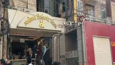 अनोपचंद-तिलोकचंद ज्वेलर्स में एसी का कंप्रेशन फटने से हुआ हादसा, पढ़ें पूरी खबर अनोपचंद-तिलोकचंद ज्वेलर्स में एसी का कंप्रेशन फटने से हुआ हादसा, पढ़ें पूरी खबर