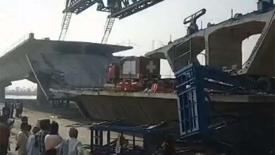 पुल का स्लैब गिरने से हादसा, 1 मजदूर की मौत, करीब 30 मजदूर मलबे में दबे पुल का स्लैब गिरने से हादसा, 1 मजदूर की मौत, करीब 30 मजदूर मलबे में दबे