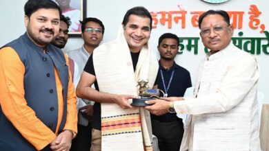 भाभी जी घर पर हैं फेम सक्सेना, सीएम विष्णुदेव साय से मुलाकात