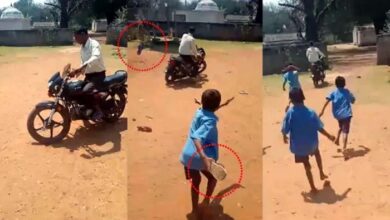 शराबी शिक्षक को बच्‍चों ने पीटकर स्‍कूल से भगाया, वायरल हुआ VIDEO