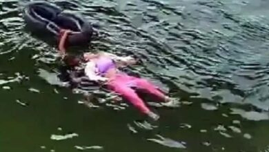 युवती ने शिवनाथ नदी में लगाई छलांग, मछुआरों ने बचाई जान युवती ने शिवनाथ नदी में लगाई छलांग, मछुआरों ने बचाई जान