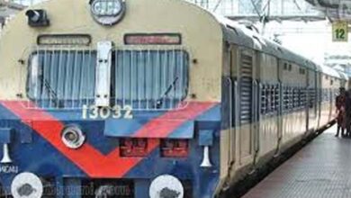 लोकल ट्रेनो का कोई मायबाप नही, प्राइवेट नौकरी वालो को मिल रही ऑफिस से वार्निंग
