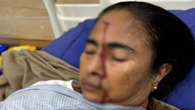 पश्चिम बंगाल की सीएम ममता बनर्जी के माथे पर लगी गंभीर चोट, अस्पताल में भर्ती