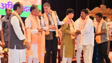 लोकसभा चुनाव से पहले कांग्रेस को झटका, मंतूराम पवार समेत कई नेता ने थामा भाजपा का दामन