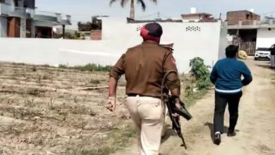 छापेमारी करने पहुंची पुलिस टीम पर फायरिंग, एक कांस्टेबल की मौत