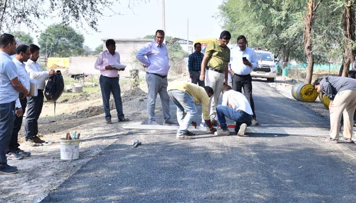 प्रधानमंत्री ग्राम सड़क योजना : मुख्य कार्यपालन ने कार्यों का संधारण राशि रोकने दिए निर्देश प्रधानमंत्री ग्राम सड़क योजना : मुख्य कार्यपालन ने कार्यों का संधारण राशि रोकने दिए निर्देश
