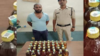 RAIPUR : मोटरसाइकिल से 41 पौव्वा शराब ले जाते रास्ते में पकड़ाया कोचिया