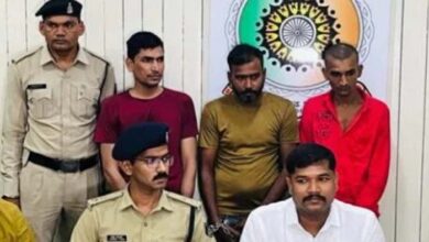 रायपुर पुलिस को मिली सफलता, 1 अंतर्राज्यीय सहित कुल 3 आरोपियों को किया गिरफ्तार रायपुर पुलिस को मिली सफलता, 1 अंतर्राज्यीय सहित कुल 3 आरोपियों को किया गिरफ्तार
