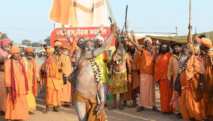 संतों के भव्य स्वागत के लिए तैयार हुई कुंभ नगरी राजिम संतों के भव्य स्वागत के लिए तैयार हुई कुंभ नगरी राजिम