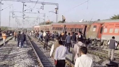 ट्रेन हादसा, इंजन समेत पटरी से उतरे साबरमती-आगरा कैंट एक्सप्रेस के चार डिब्बे