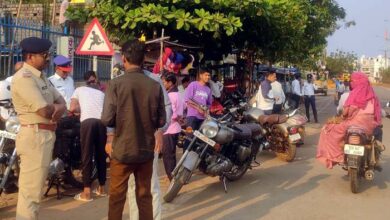 यातायात के नियमों का पालन नहीं करने वालों पर ताबड़तोड़ कार्रवाई जारी