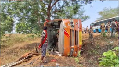 छत्तीसगढ़ में बस पलटी, चुनावी ड्यूटी से लौट रहे CRPF के 10 जवान घायल छत्तीसगढ़ में बस पलटी, चुनावी ड्यूटी से लौट रहे CRPF के 10 जवान घायल