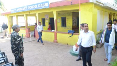 कलेक्टर सिंह ने किया आरंग विधानसभा के मतदान केंद्र और एसएसटी पाइंट का निरीक्षण कलेक्टर सिंह ने किया आरंग विधानसभा के मतदान केंद्र और एसएसटी पाइंट का निरीक्षण